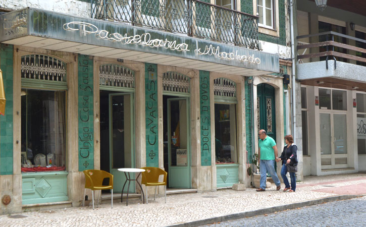 Espaços Comerciais Emblemáticos - fachada da Pastelaria Machado