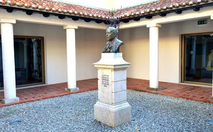 José Malhoa o génio naturalista, busto de homenagem no Museu José Malhoa, em Caldas da Rainha