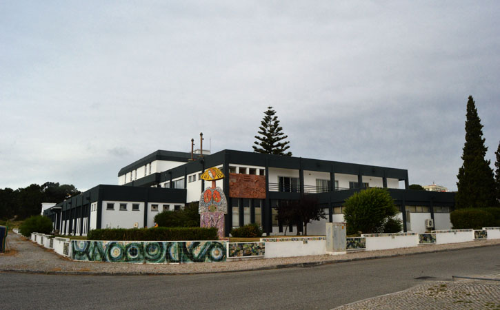 Fachada do edifício Cencal, em Caldas da Rainha, O melhor dos bairros